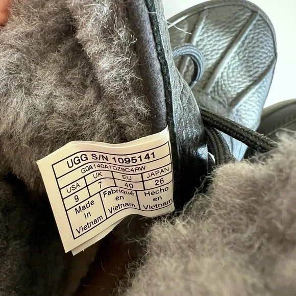 UGG ADIRONDACK III waterproof boots size 9 - Picture 16 of 16